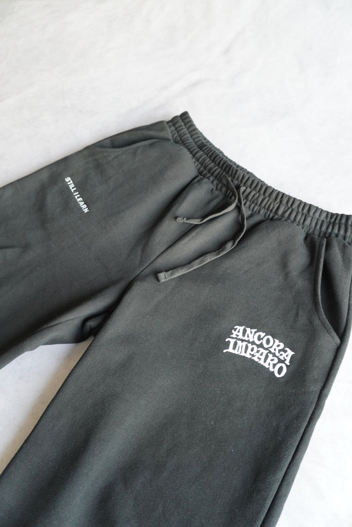 ESSENTIAL SWEATPANTS - BLACK