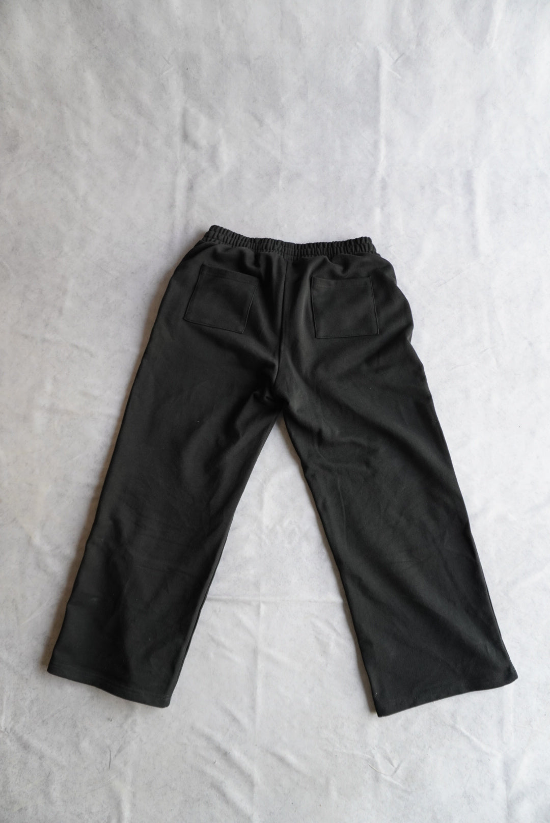 ESSENTIAL SWEATPANTS - BLACK