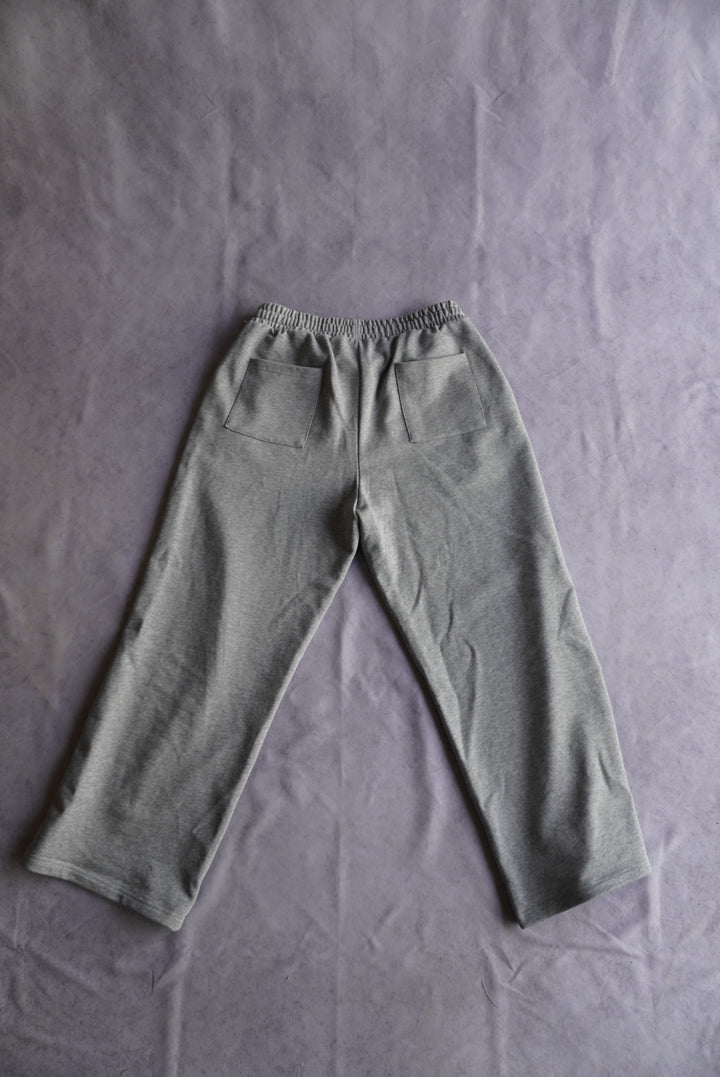ESSENTIAL SWEATPANTS - GREY