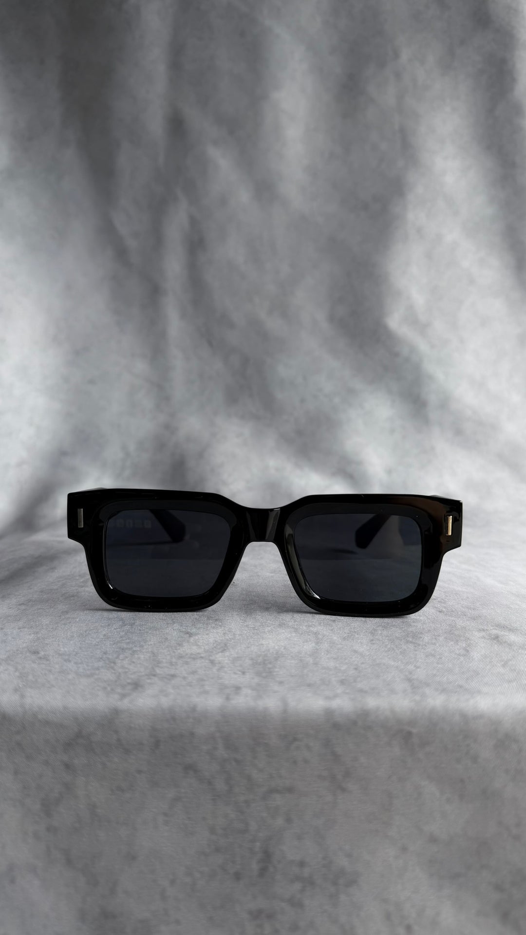 OVAL SUNGLASSES