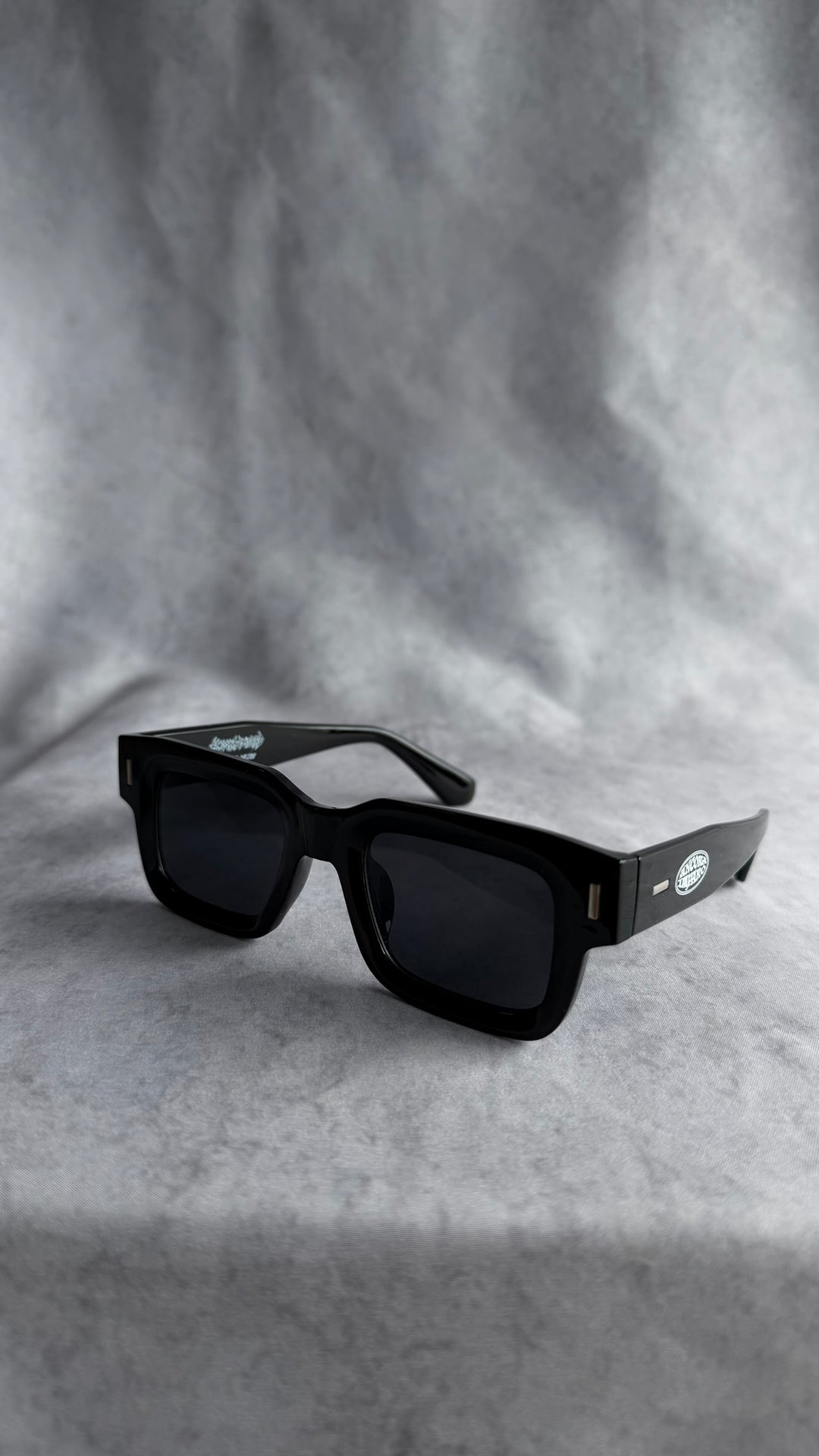 OVAL SUNGLASSES