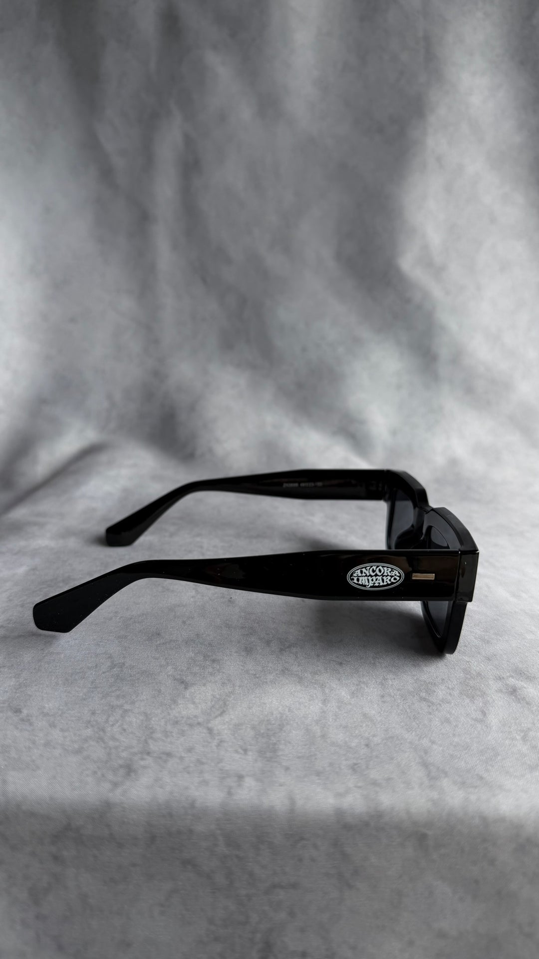 OVAL SUNGLASSES
