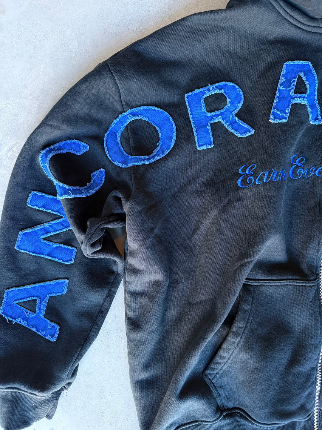 EARN EVERY INCH HOODIE - BLACK COBALT