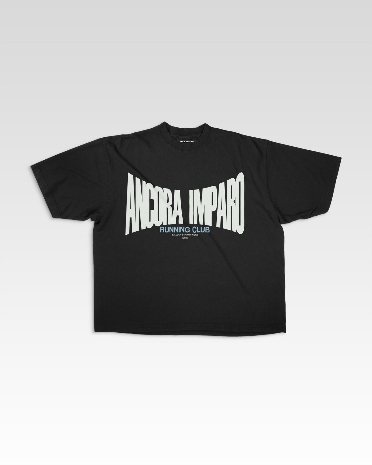 PEGASUS RUNNING CLUB TEE OVERSIZED PASVORM ZWART